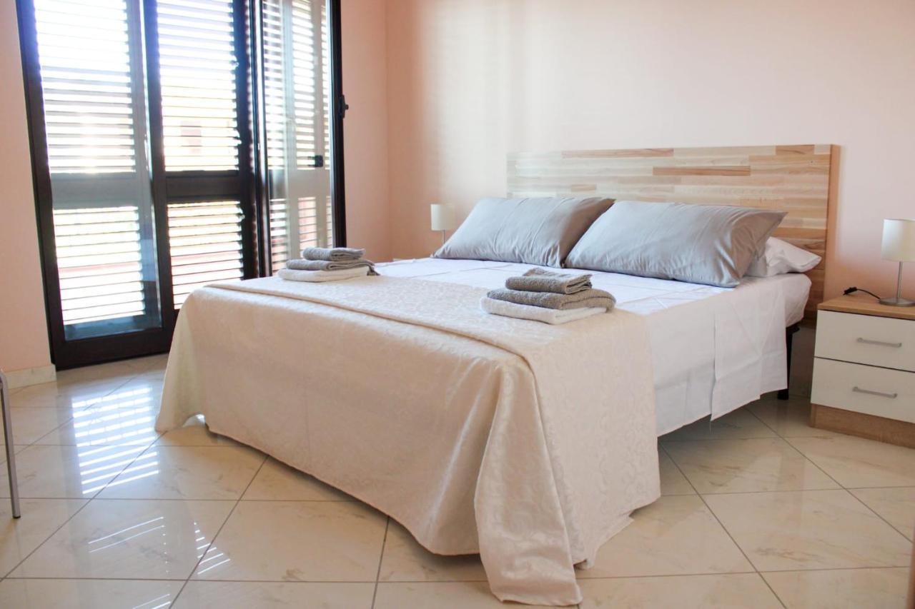 Magna Grecia B&B E Appartamenti เคาโลเนียมารินา ภายนอก รูปภาพ