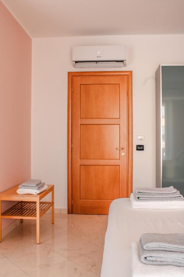 Magna Grecia B&B E Appartamenti เคาโลเนียมารินา ภายนอก รูปภาพ