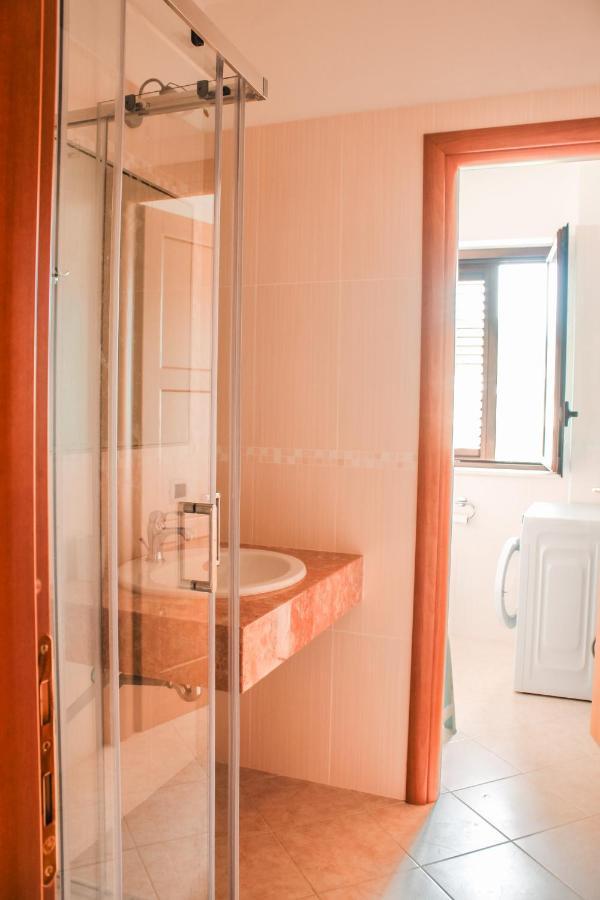 Magna Grecia B&B E Appartamenti เคาโลเนียมารินา ภายนอก รูปภาพ